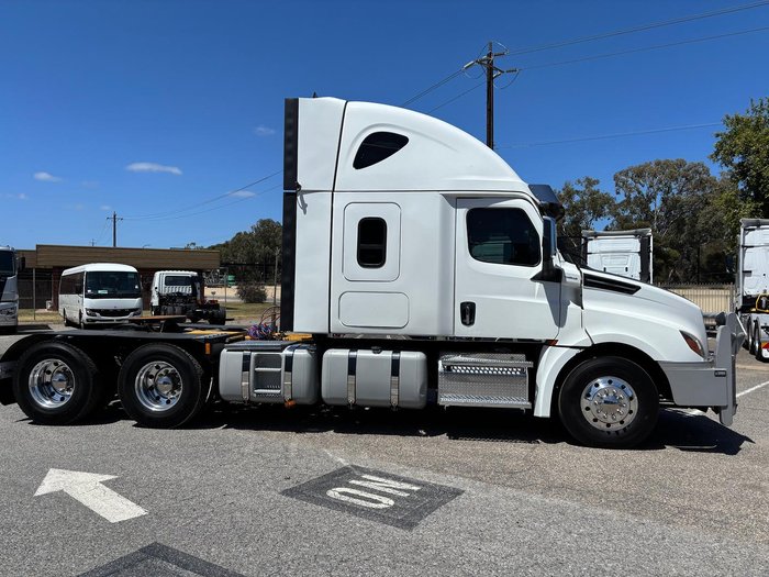 2021 Freightliner Cascadia 126 White