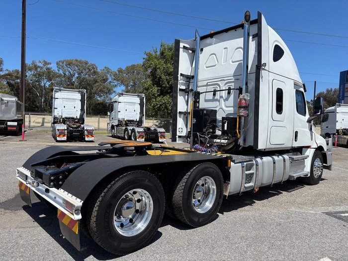 2021 Freightliner Cascadia 126 White