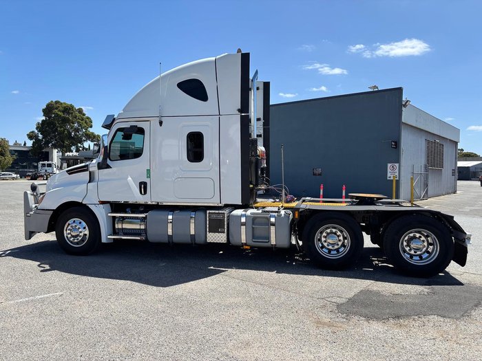2021 Freightliner Cascadia 126 White