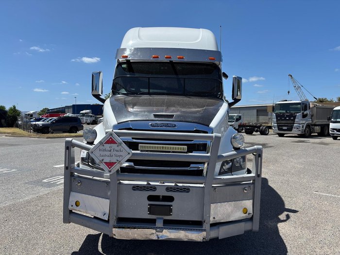 2021 Freightliner Cascadia 126 White