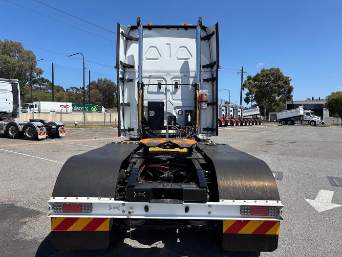 2021 Freightliner Cascadia 126 White