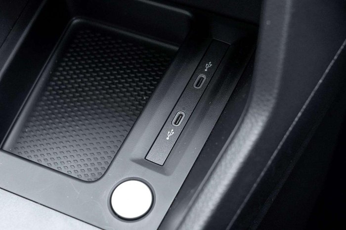 2025 Volkswagen Caddy TSI220