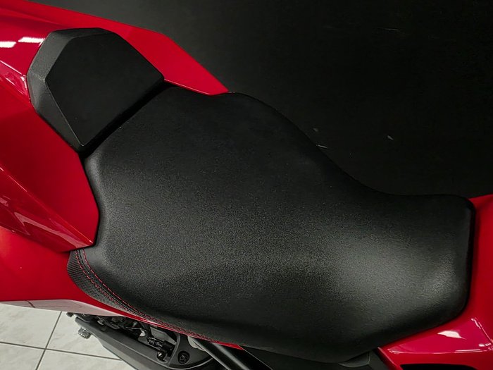 2023 Honda CBR650R Red