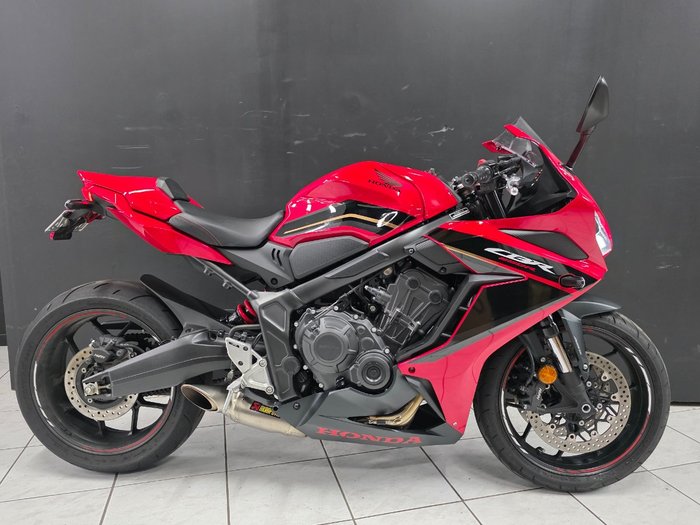 2023 Honda CBR650R Red