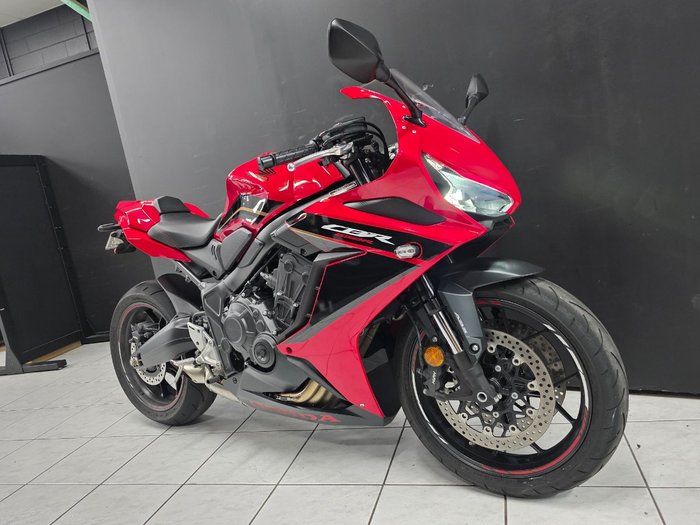 2023 Honda CBR650R Red