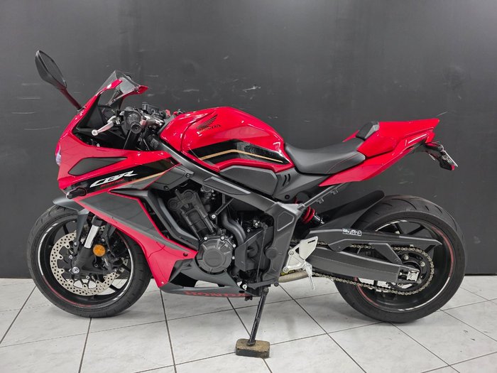 2023 Honda CBR650R Red