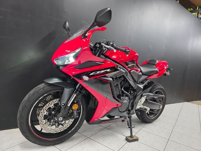 2023 Honda CBR650R Red
