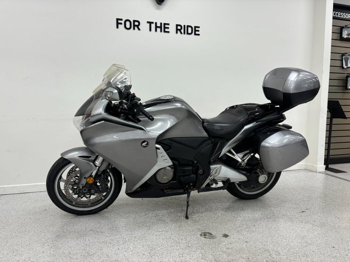2010 Honda VFR1200F Silver