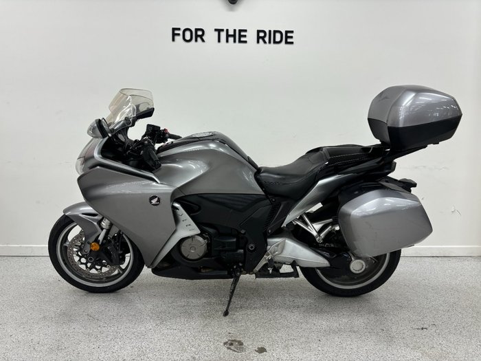2010 Honda VFR1200F Silver