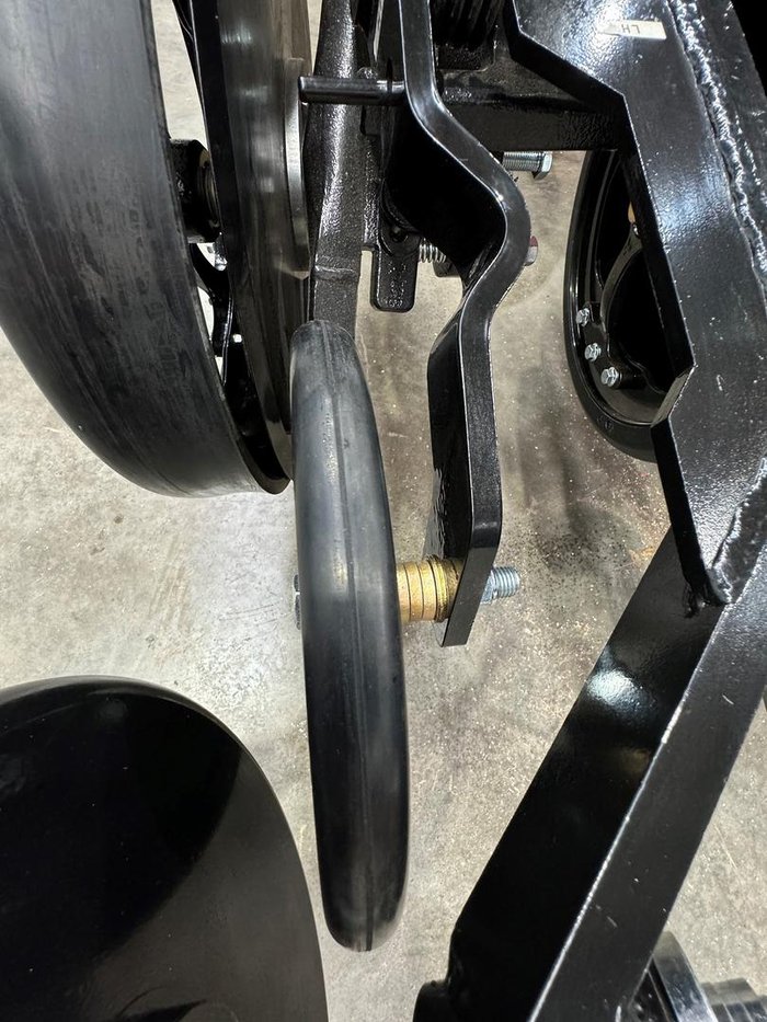 0 Serafin Single Disc Row Unit Black
