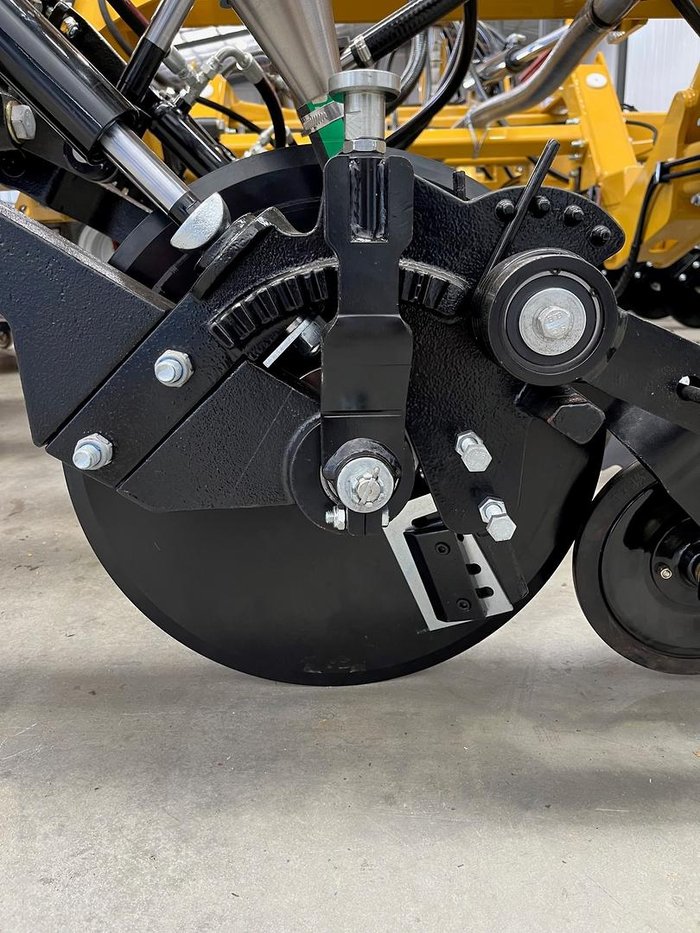 0 Serafin Single Disc Row Unit Black