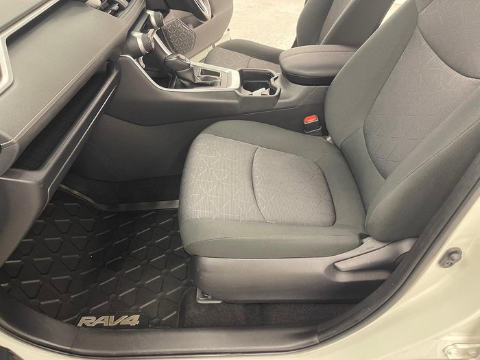 2019 Toyota RAV4 GXL MXAA52R Glacier White