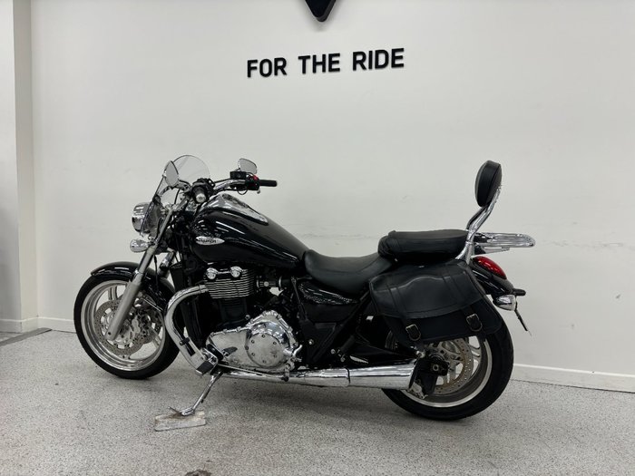 2010 Triumph THUNDERBIRD Black