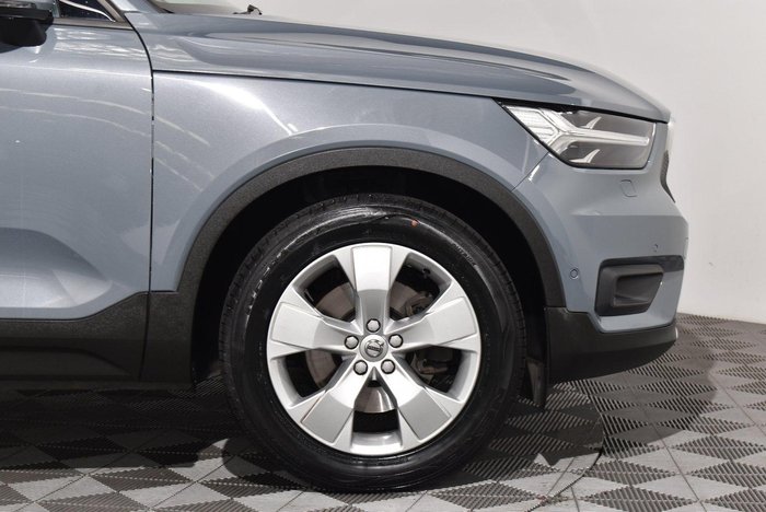 2020 Volvo XC40 T4 Momentum