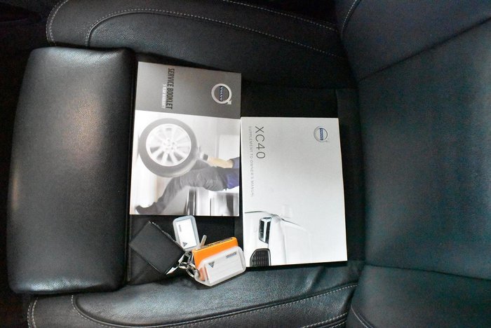 2020 Volvo XC40 T4 Momentum