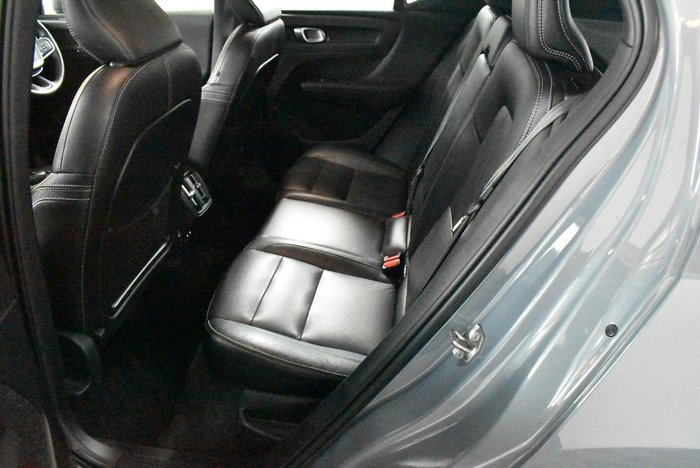 2020 Volvo XC40 T4 Momentum