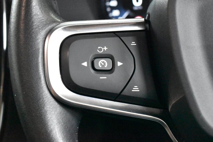 2020 Volvo XC40 T4 Momentum