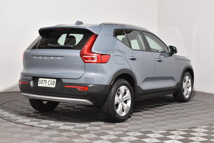 2020 Volvo XC40 T4 Momentum