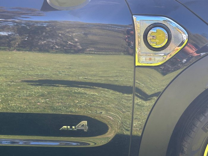 2022 MINI Countryman Cooper SE MINI Yours