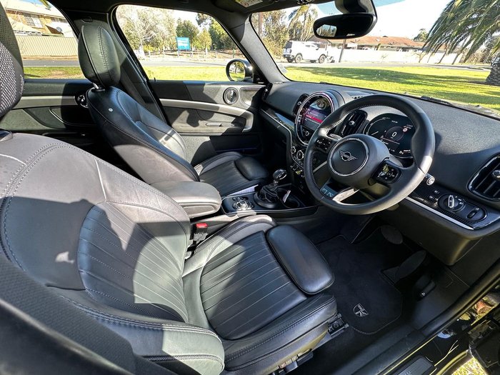 2022 MINI Countryman Cooper SE MINI Yours