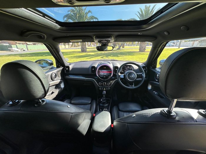 2022 MINI Countryman Cooper SE MINI Yours