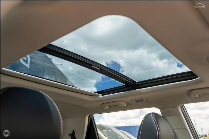 2025 Mahindra XUV3XO AX7L