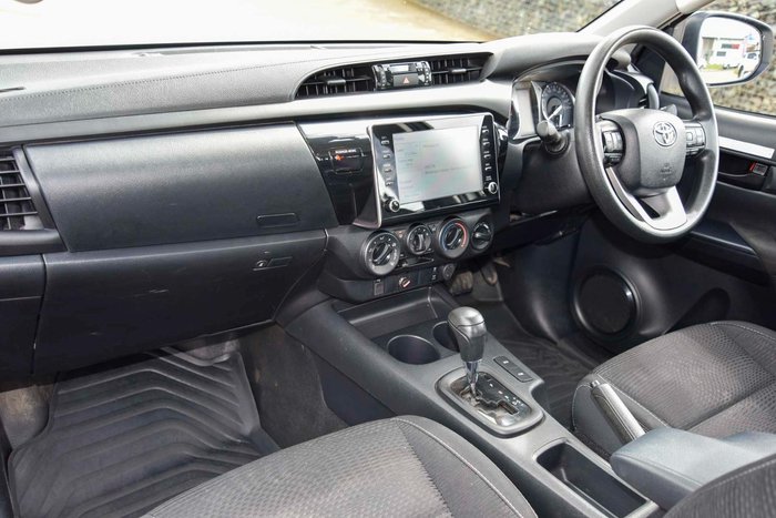 2022 Toyota Hilux SR