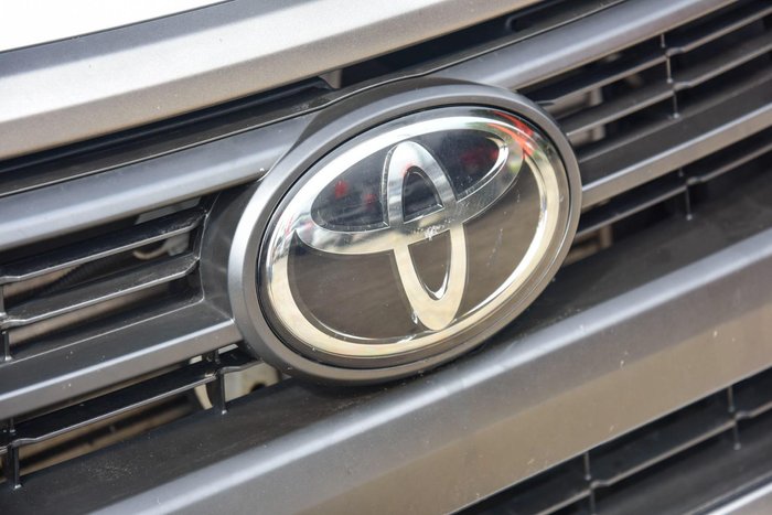 2022 Toyota Hilux SR