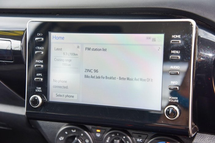 2022 Toyota Hilux SR