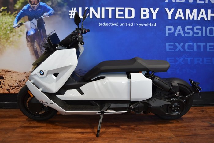 2025 BMW Motorrad CE 04