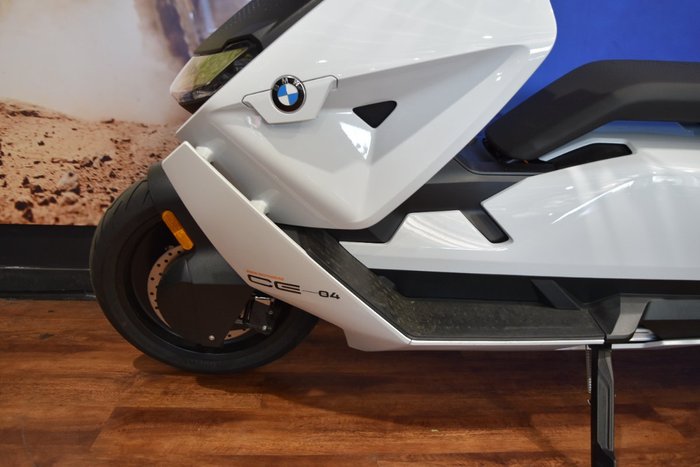 2025 BMW Motorrad CE 04