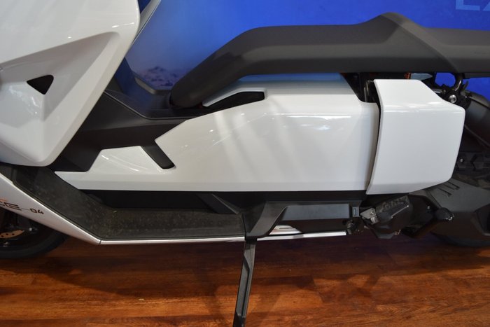 2025 BMW Motorrad CE 04