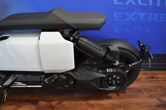 2025 BMW Motorrad CE 04