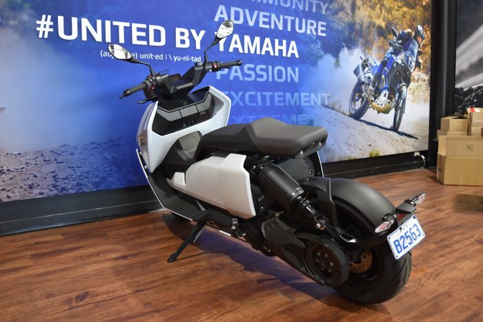 2025 BMW Motorrad CE 04