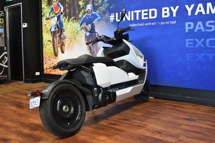 2025 BMW Motorrad CE 04