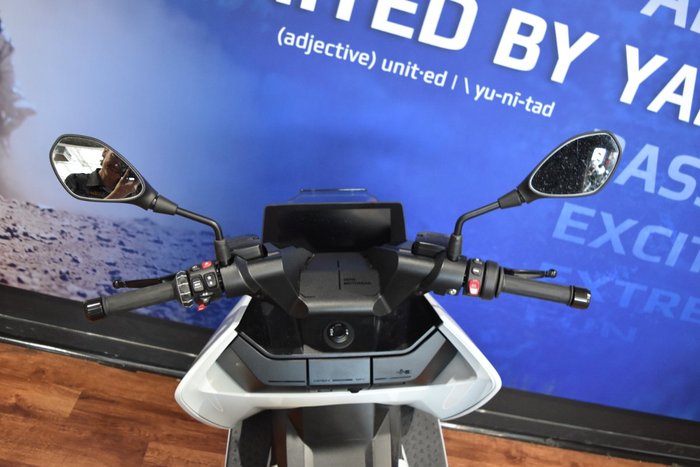 2025 BMW Motorrad CE 04