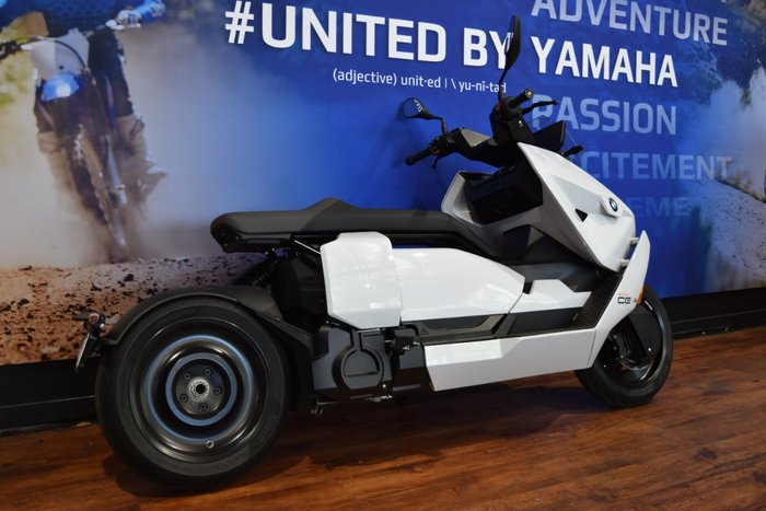 2025 BMW Motorrad CE 04