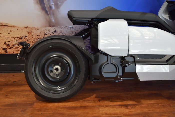 2025 BMW Motorrad CE 04