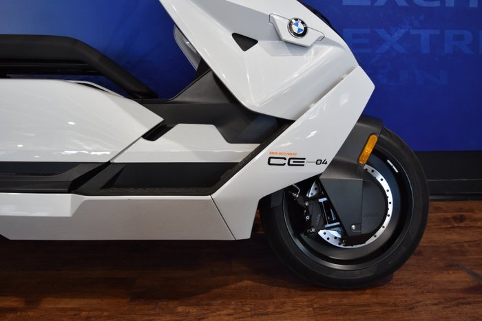 2025 BMW Motorrad CE 04