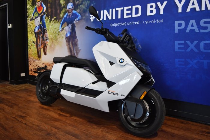 2025 BMW Motorrad CE 04