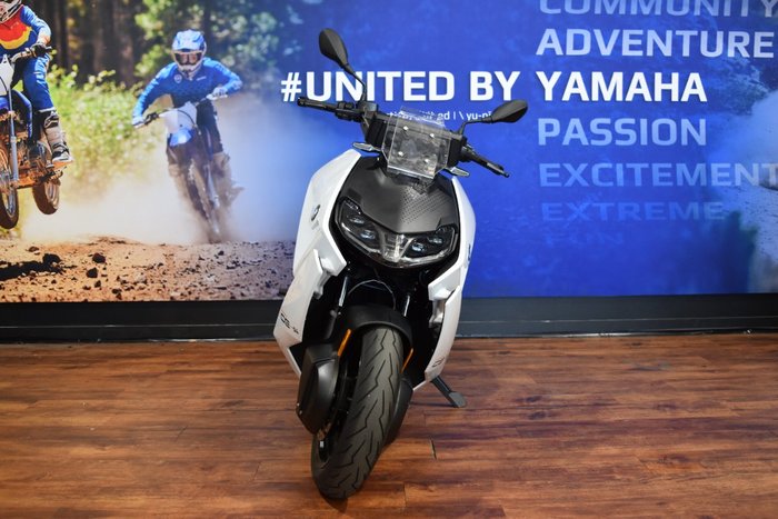 2025 BMW Motorrad CE 04