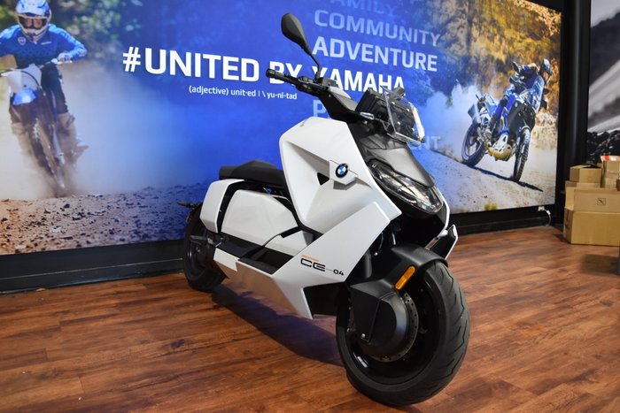 2025 BMW Motorrad CE 04