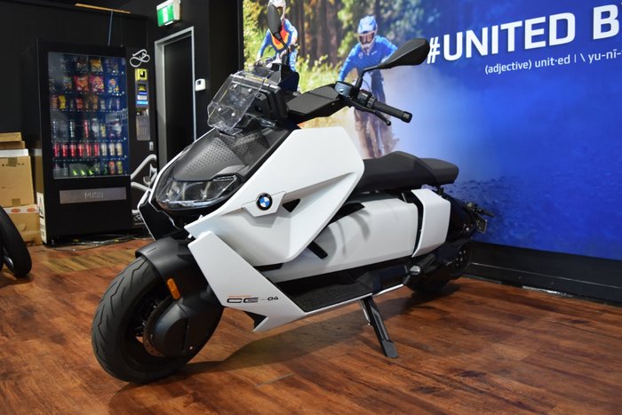 2025 BMW Motorrad CE 04