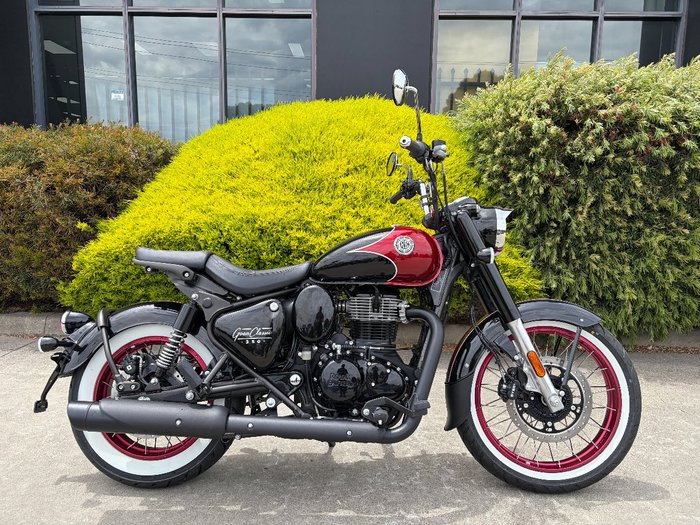 2026 Royal Enfield CLASSIC 350 DARK