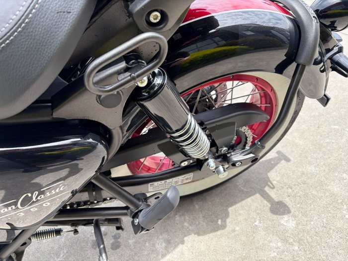 2026 Royal Enfield CLASSIC 350 DARK