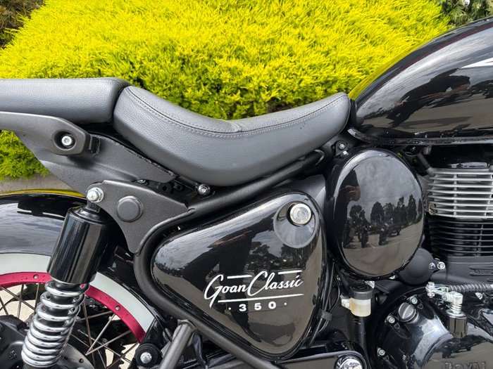 2026 Royal Enfield CLASSIC 350 DARK