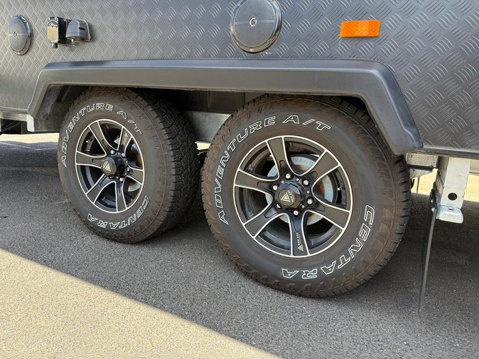 2025 New Age Caravans Manta Ray Escape Mr19er