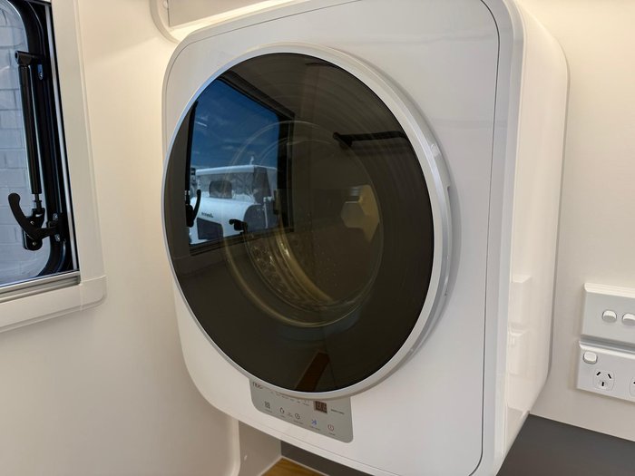 2025 New Age Caravans Manta Ray Escape Mr19er