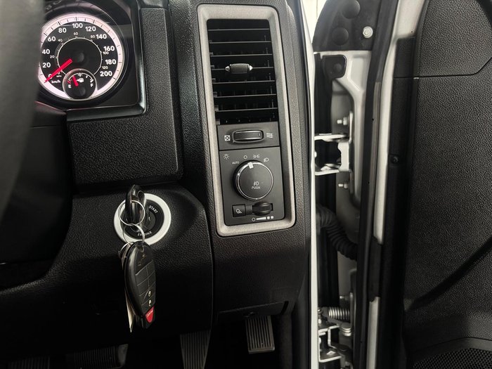 2018 RAM 1500 Express DS MY18 4X4 Dual Range Bright Silver