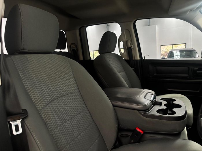 2018 RAM 1500 Express DS MY18 4X4 Dual Range Bright Silver